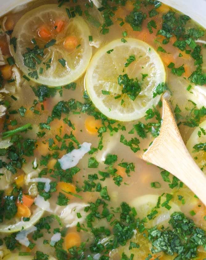 easy lemon chicken soup I howsweeteats.com #soup #chicken #chickennoodlesoup #lemon #recipes #healthy