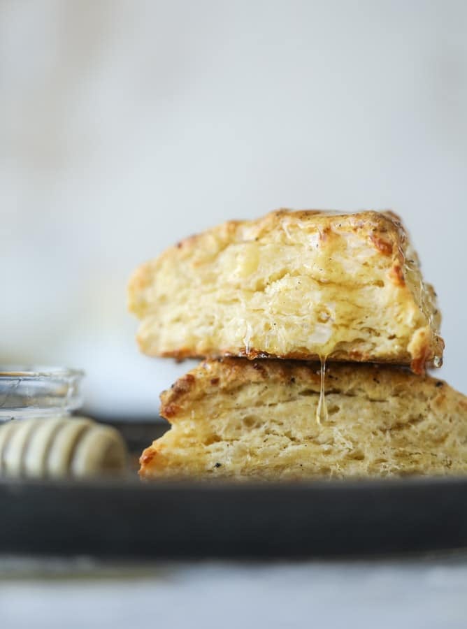 honey cheddar black pepper scones I howsweeteats.com #scones #honey #cheddar #blackpepper