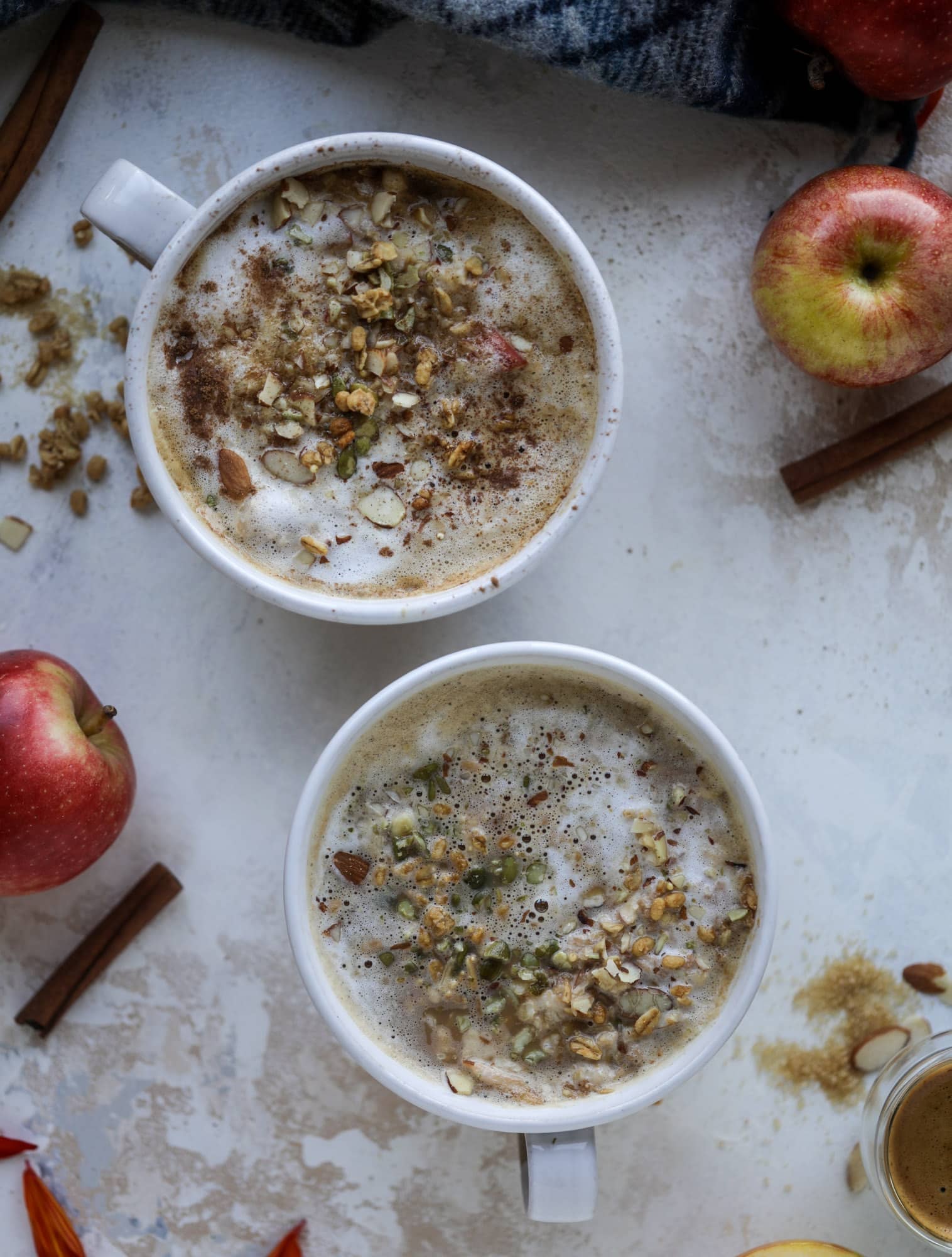 This oatmeal latte recipe is the best of both worlds! Creamy, dreamy apple cinnamon oatmeal combined with freshly brewed espresso makes for the best breakfast every. Satisfying and caffeinating! I howsweeteats.com #oatmeal #latte #apple #cinnamon #breakfast #coffee