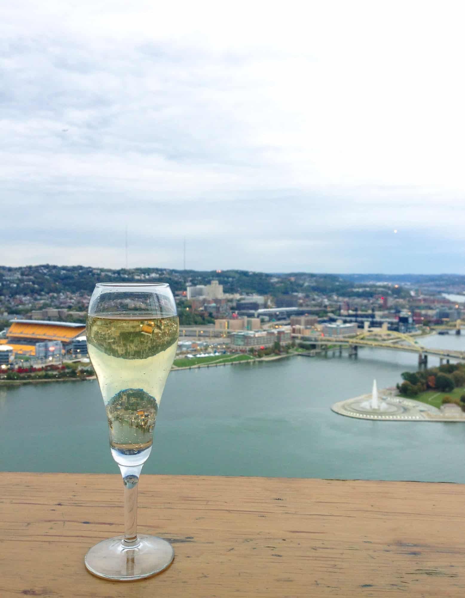 A guide to my favorites places to eat in Pittsburgh along with the best Pittsburgh restaurants. Everything from coffee to dinner! I howsweeteats.com #pittsburgh #restaurants