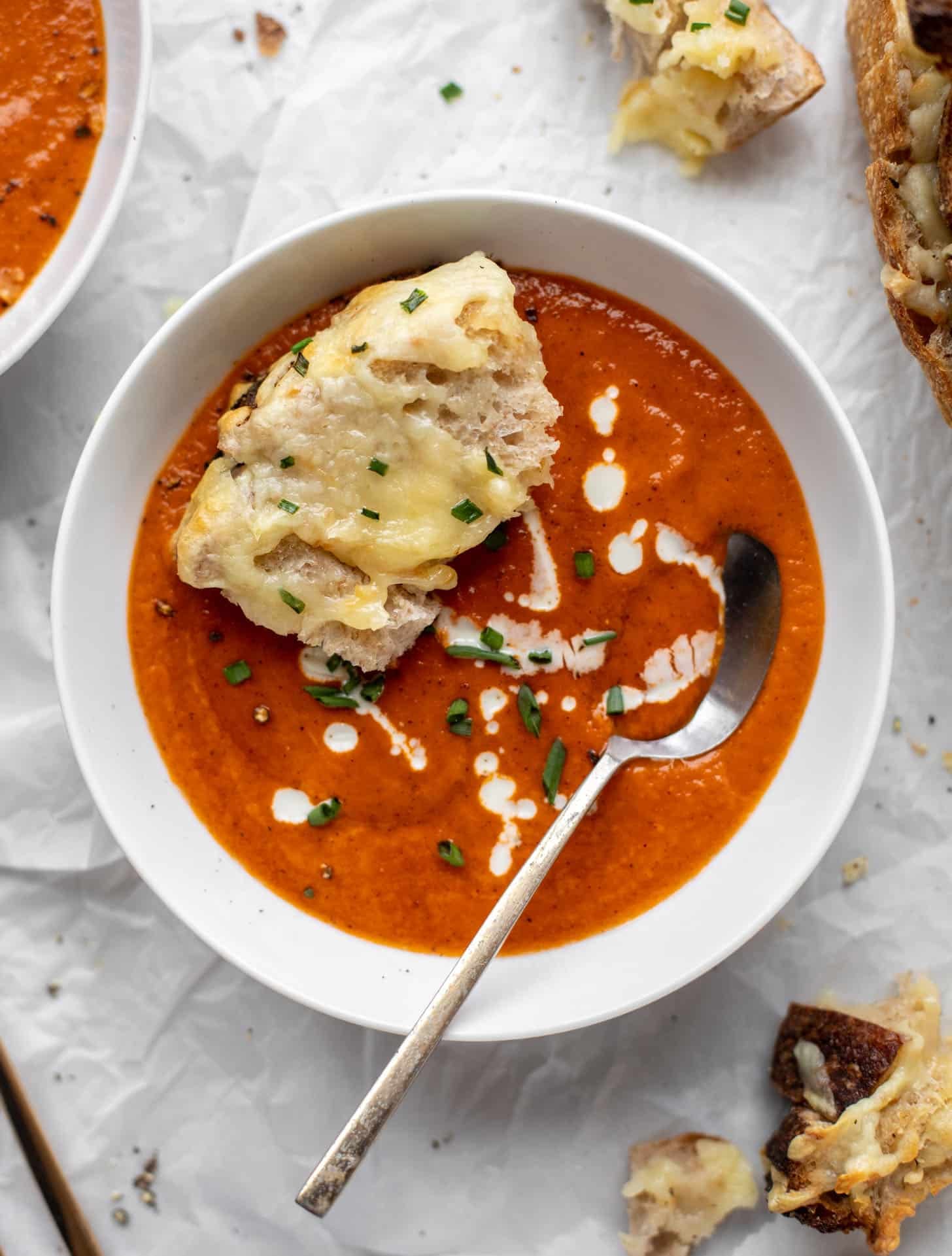 chipotle tomato soup with smoked cheddar pull apart bread