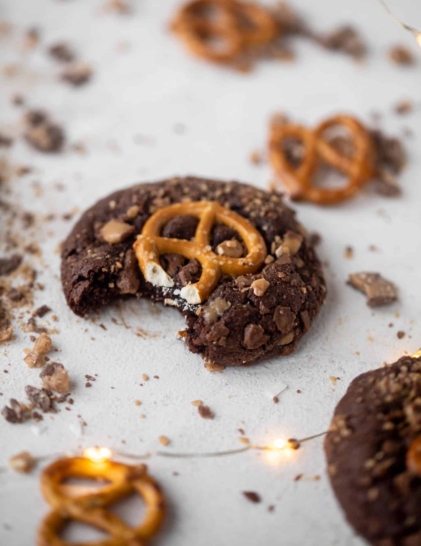 chocolate toffee pretzel cookies