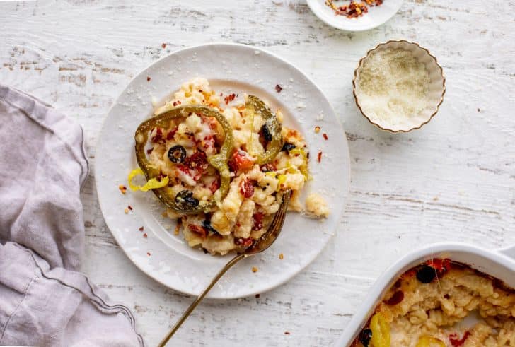 white pizza supreme mac and cheese