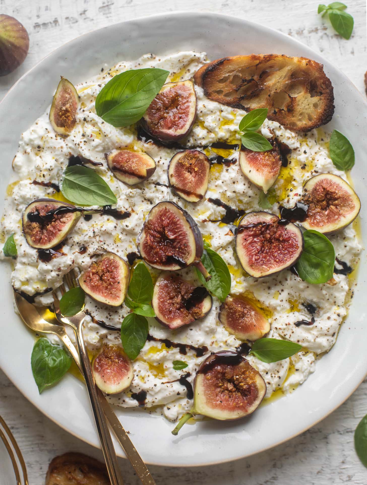 fig caprese salad