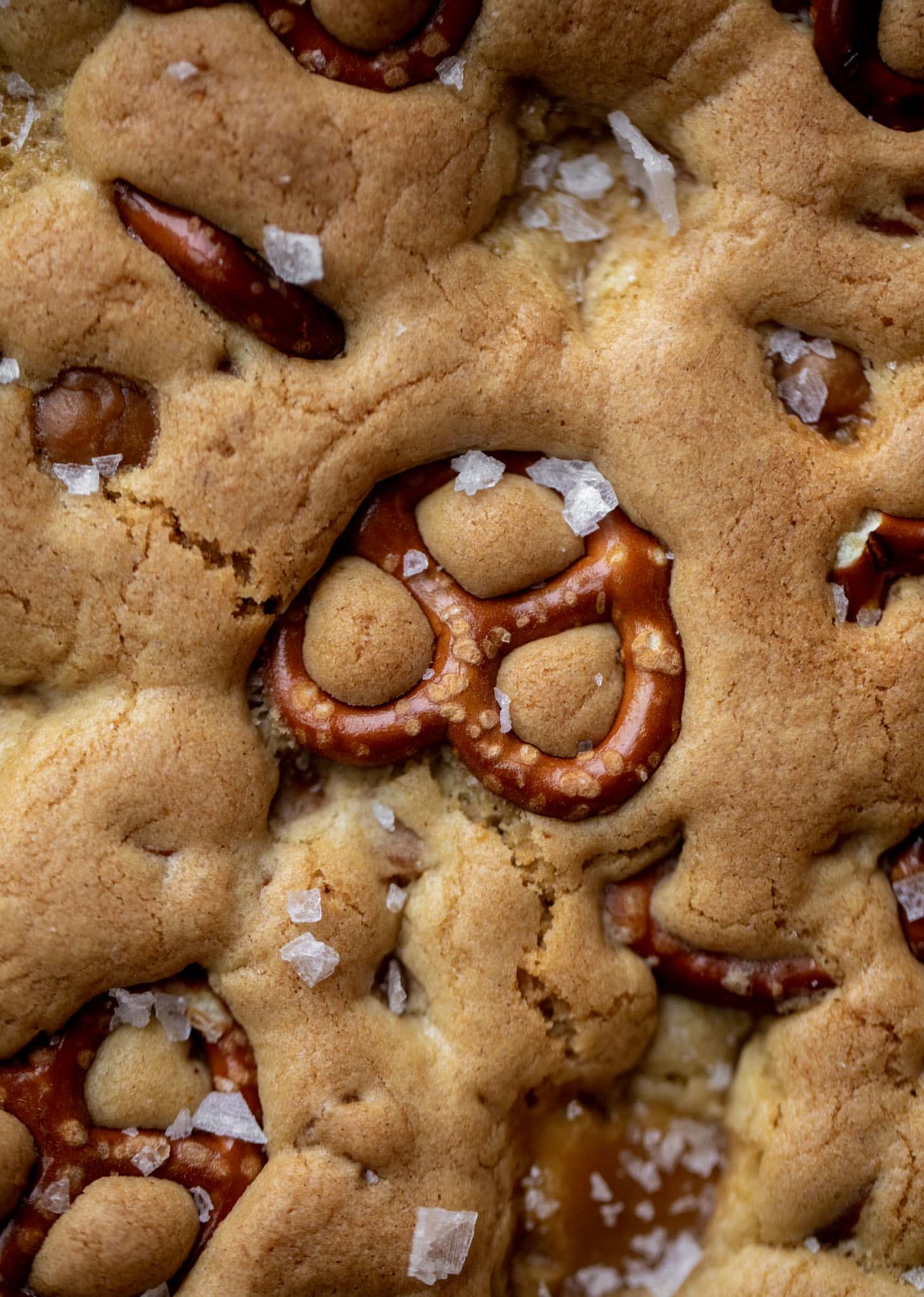 up close caramel pretzel skillet cookie