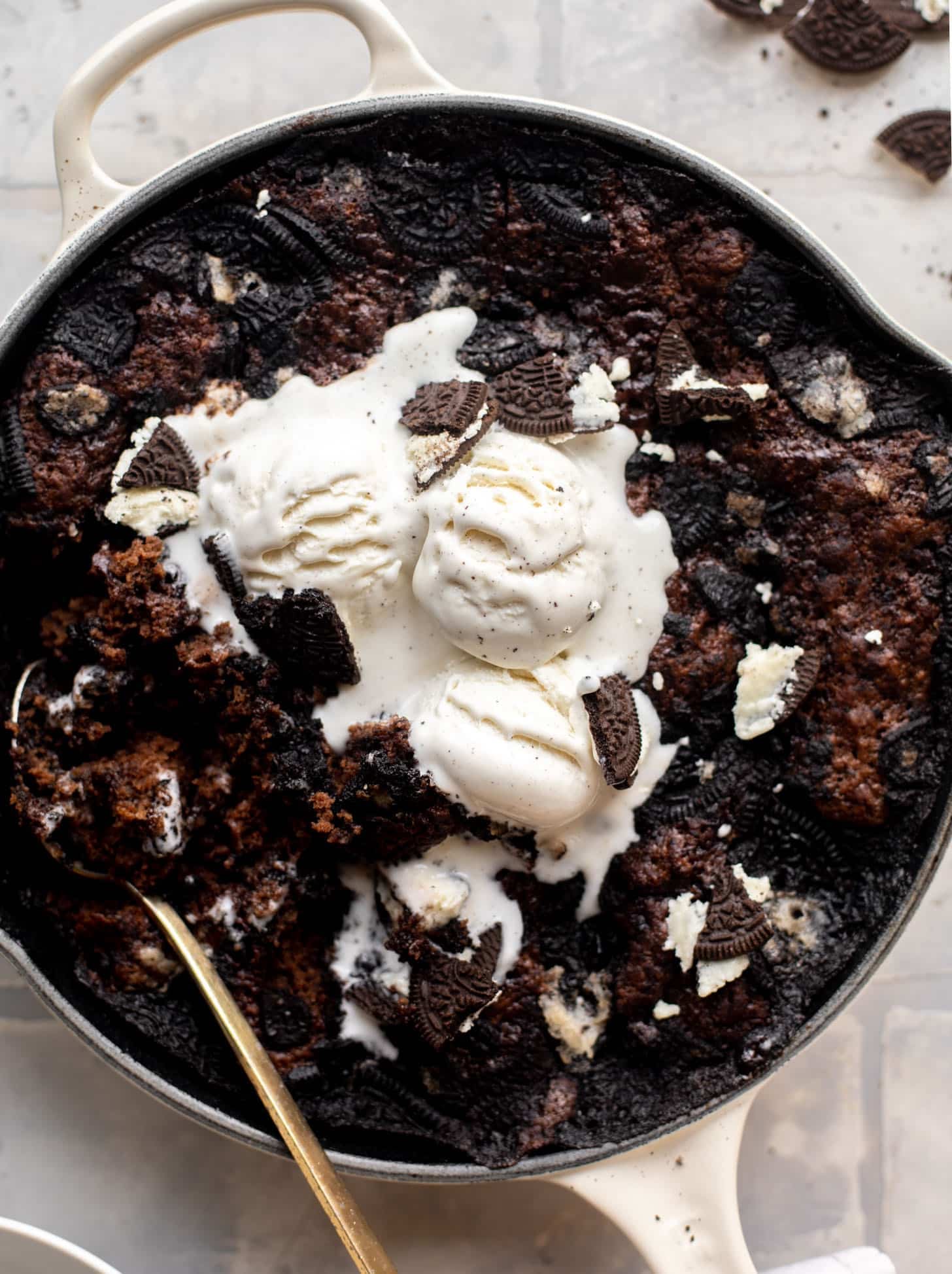 oreo chocolate cobbler