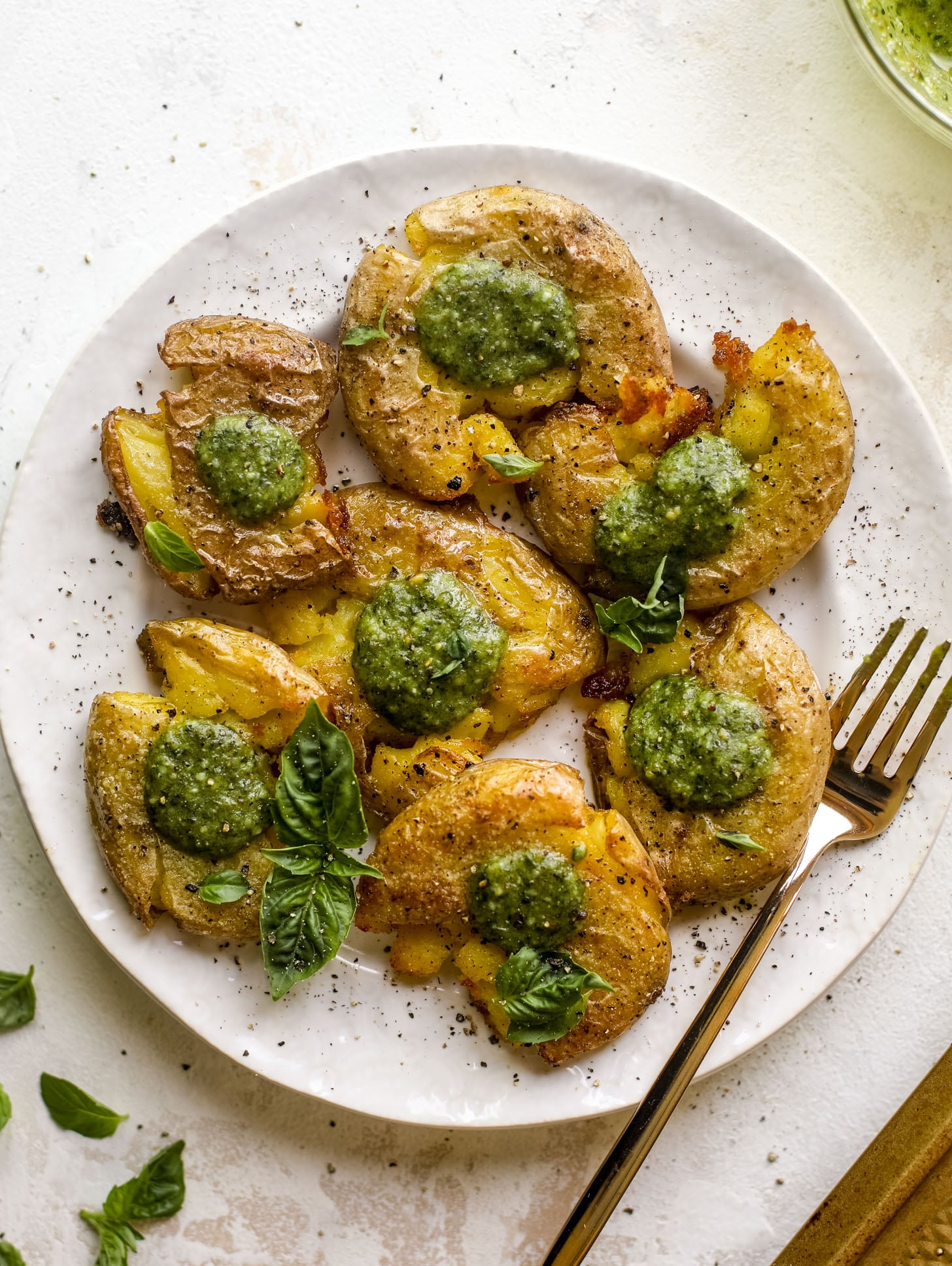 crispy pesto smashed potatoes