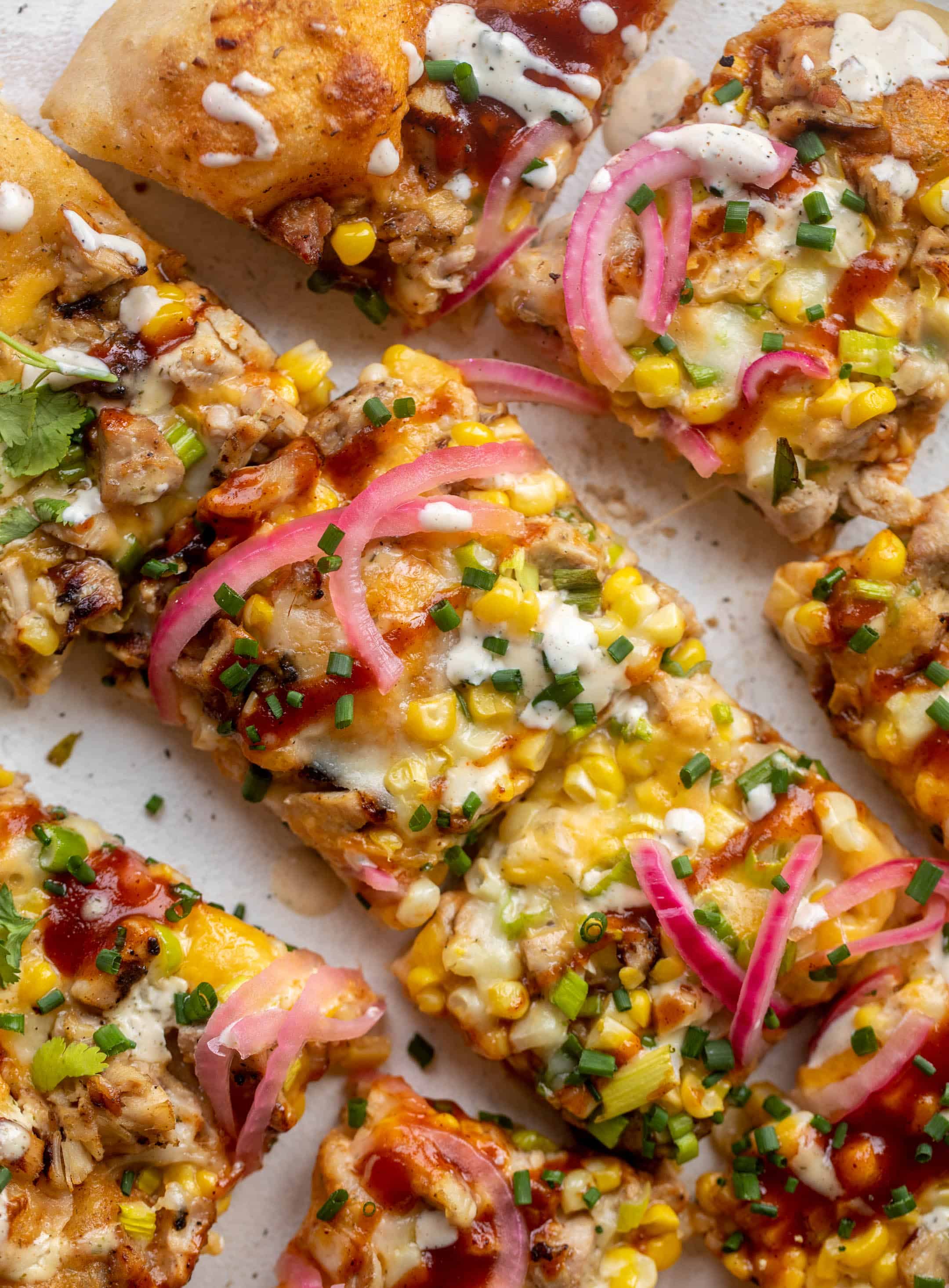 grilled summer BBQ chicken pizza
