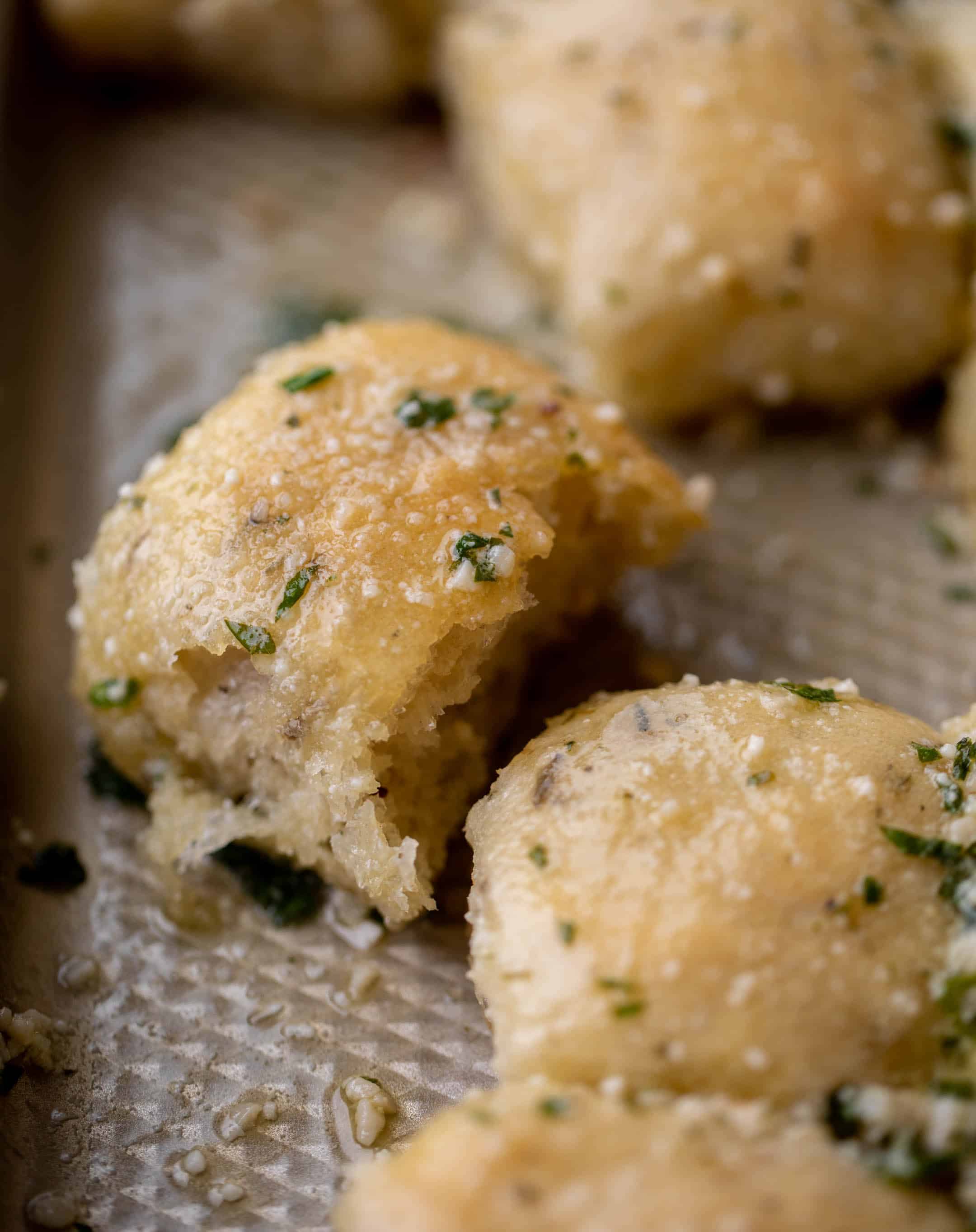 garlic butter pizza rolls