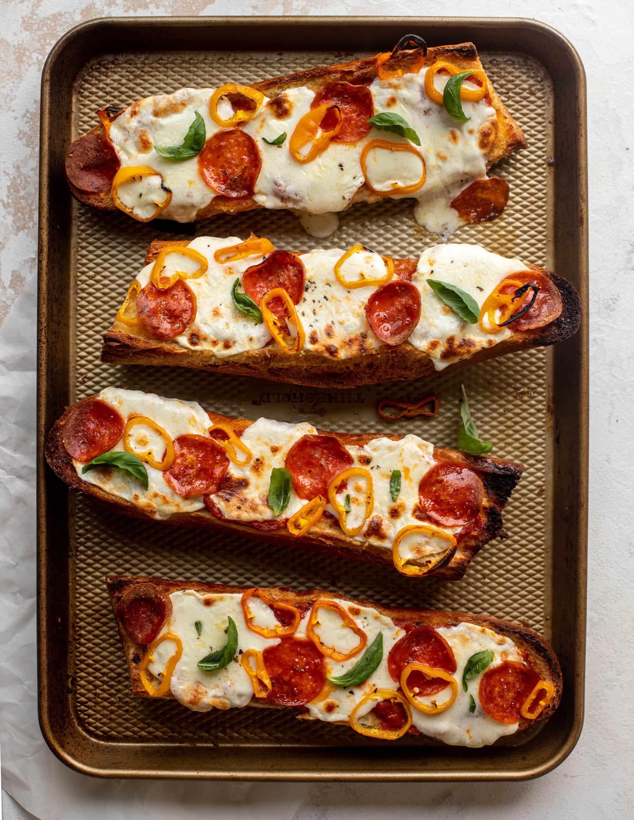 garlic bread pizza