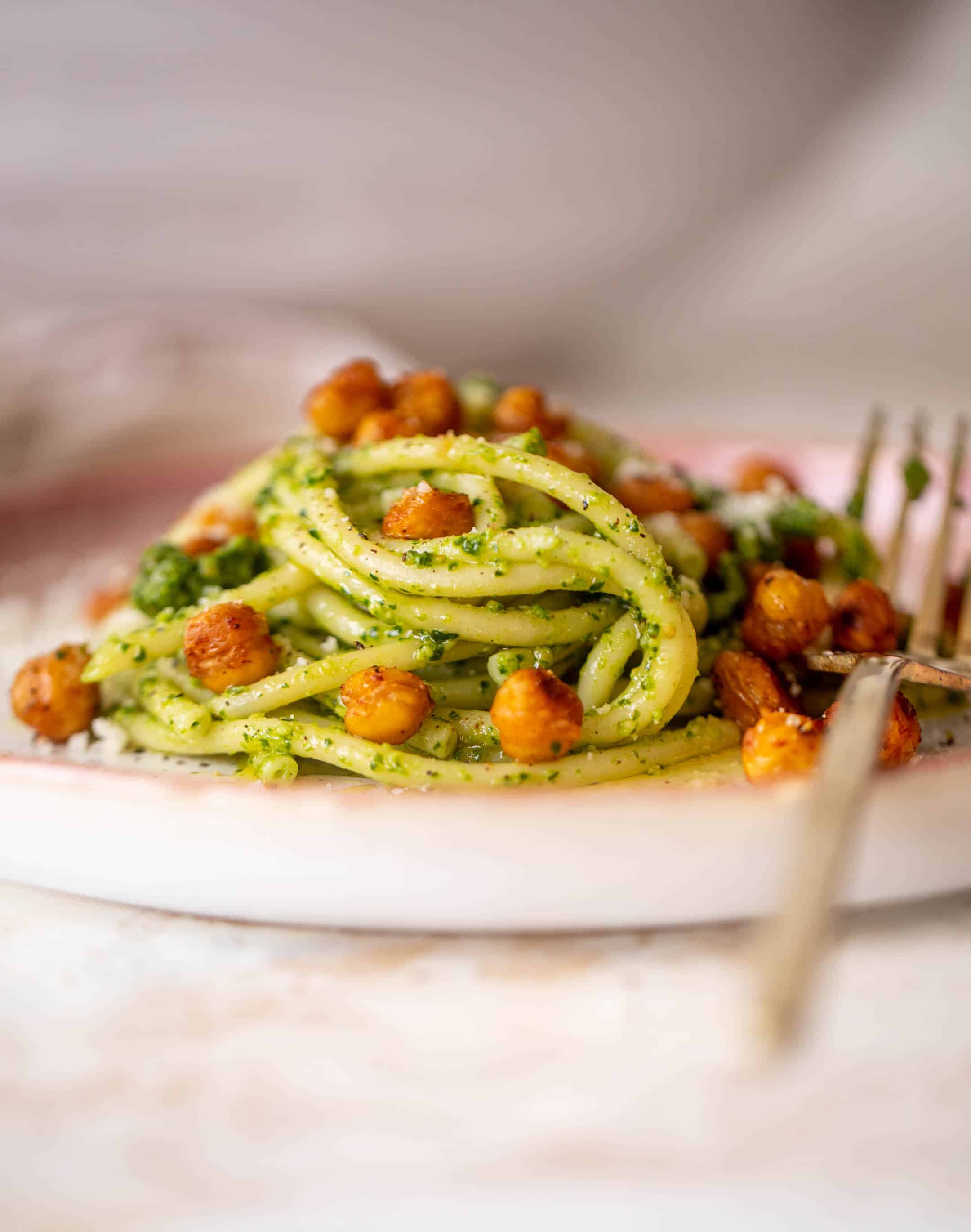 kale pesto pasta with roasted chickpeas