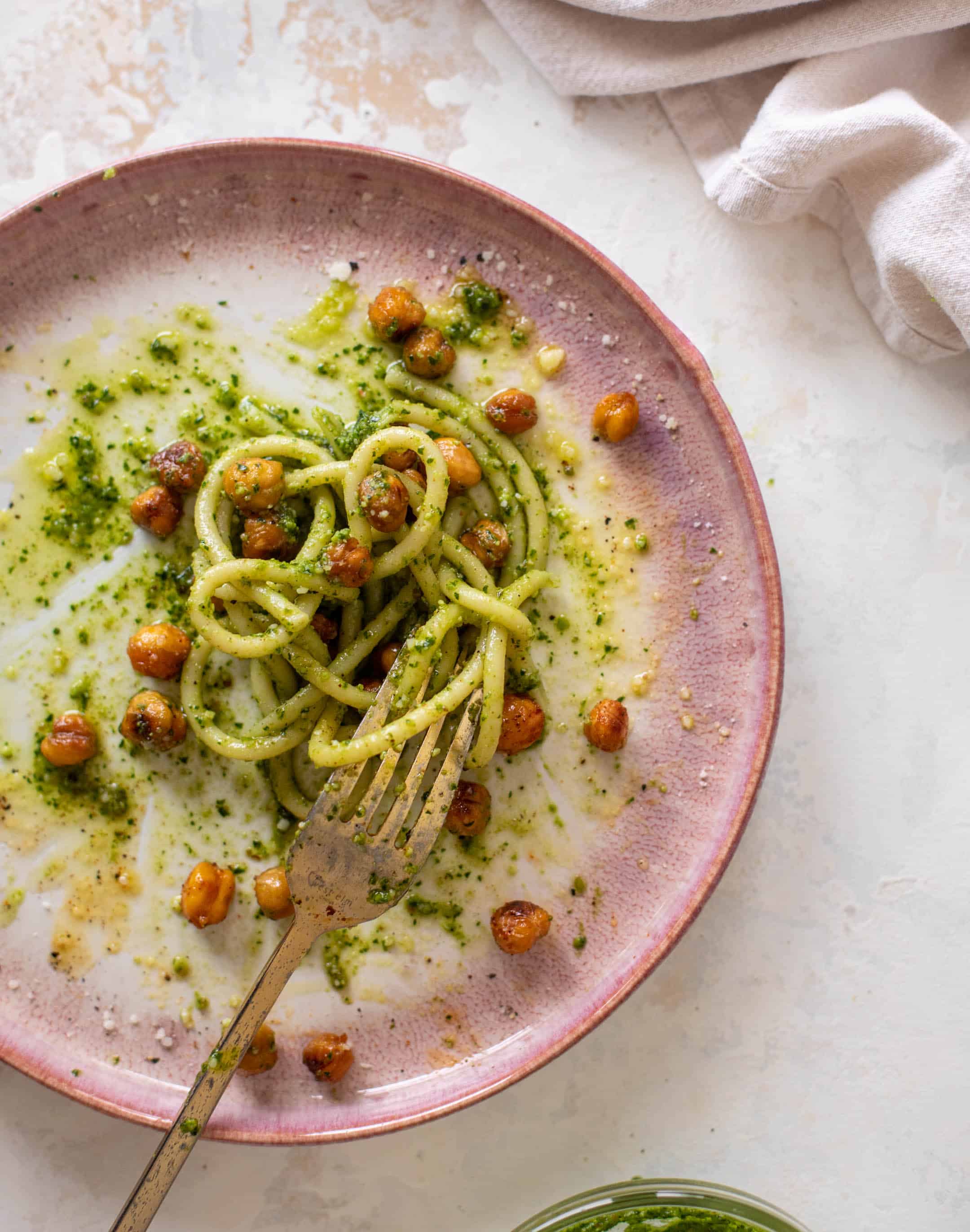 kale pesto pasta with roasted chickpeas