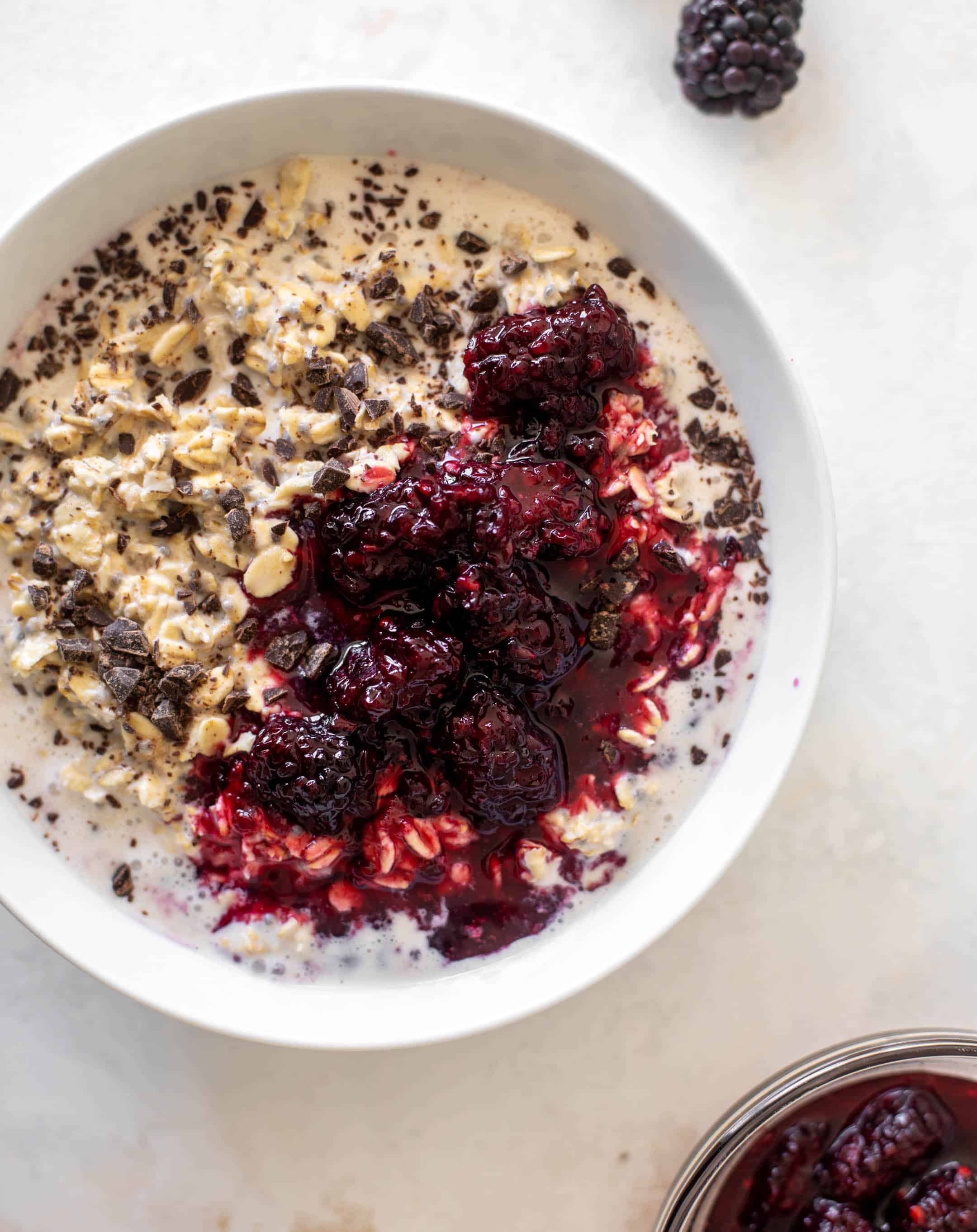 blackberry chip overnight oats