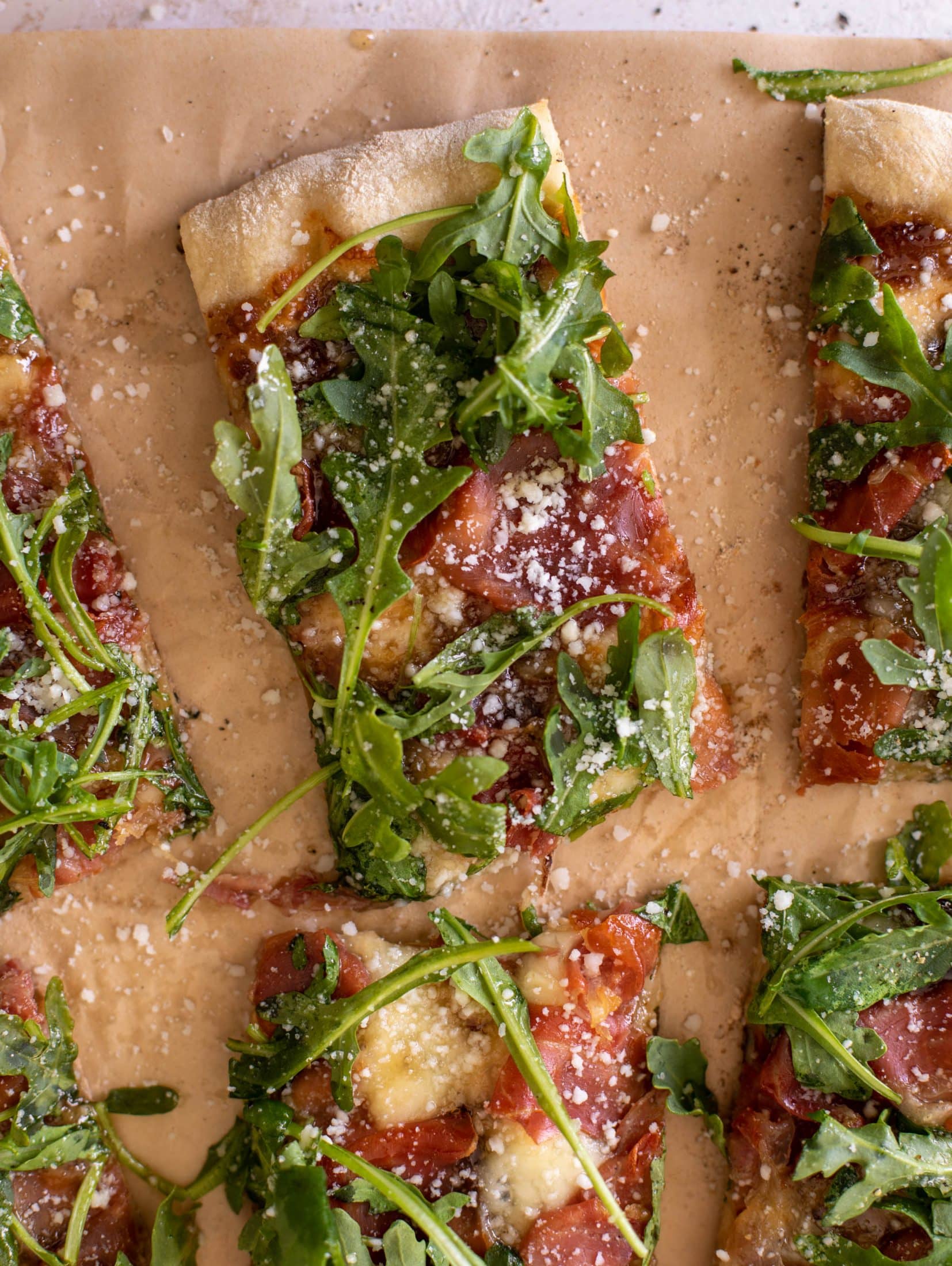fig jam prosciutto pizza
